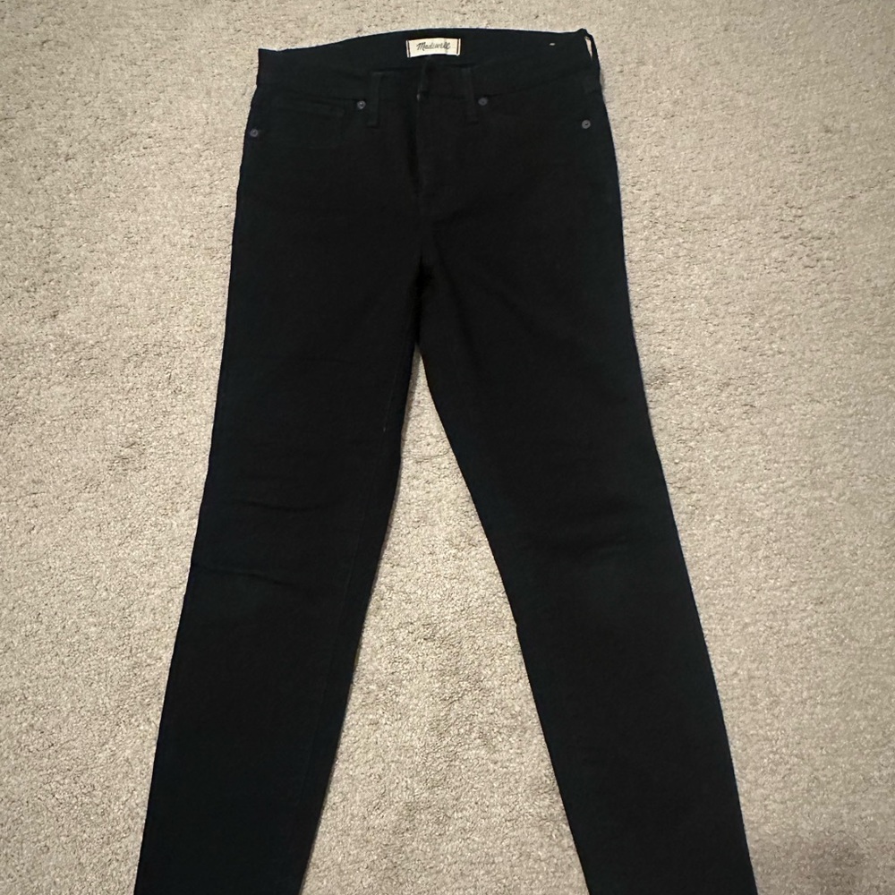 Madewell black  9 inch high rise skinny crop. Frayed row hem. Size 29